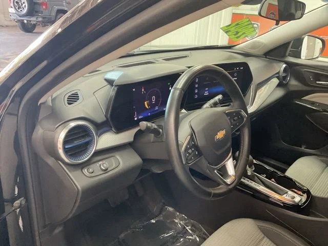 2025 Chevrolet Trax FWD 4dr LT - Image 12