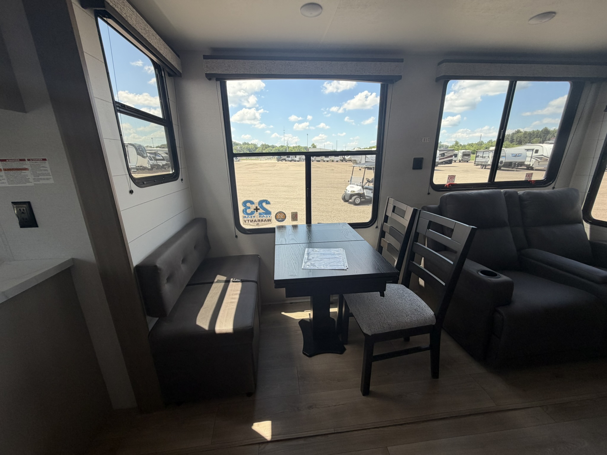 2027 JAYCO JAY FLIGHT BUNGALOW 404LOFT - Image 15