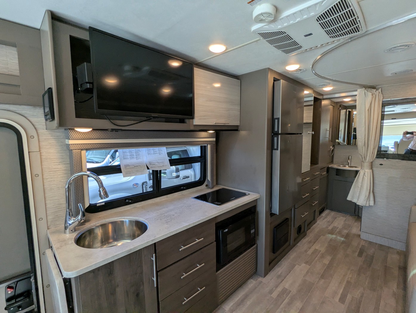 2023 Thor Motor Coach Axis 24.4 - Image 19