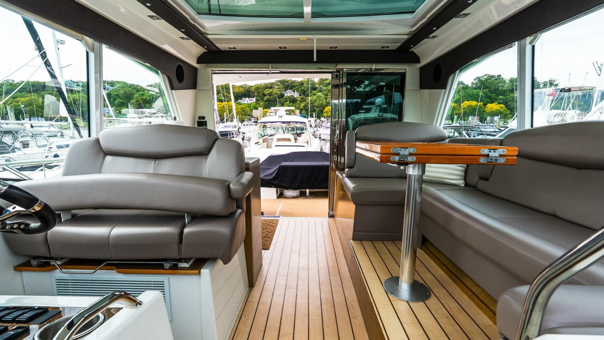 2013 CRUISERS 48 Cantius Base - Image 26