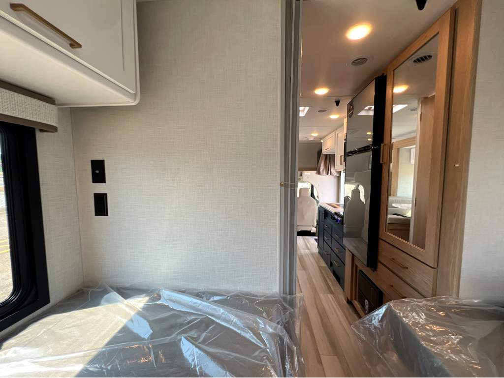 2026 THOR MOTOR COACH MAGNITUDE GZ25 - Image 25