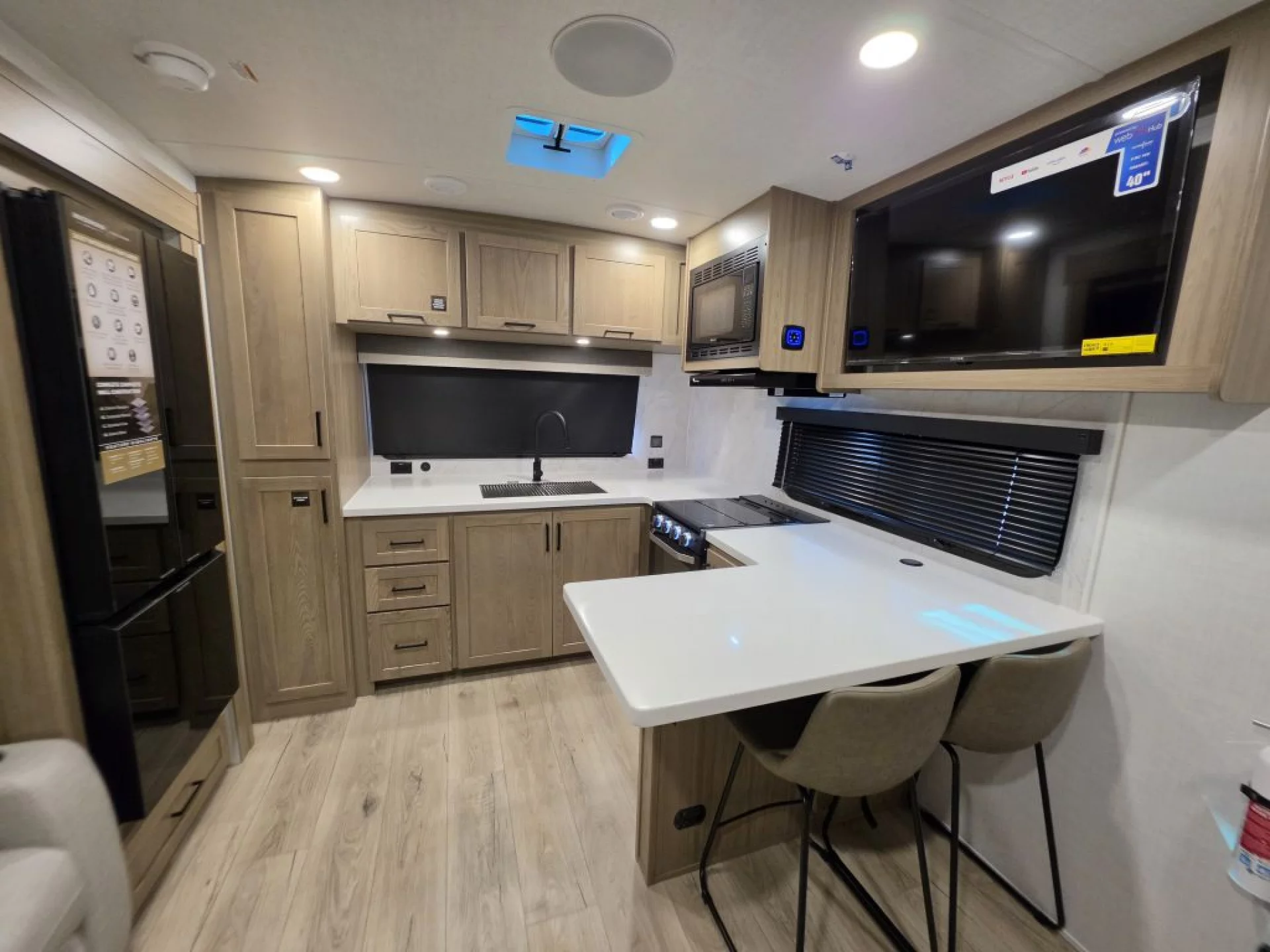 2027 FOREST RIVER ROCKWOOD ULTRA LITE 2623MBR - Image 11