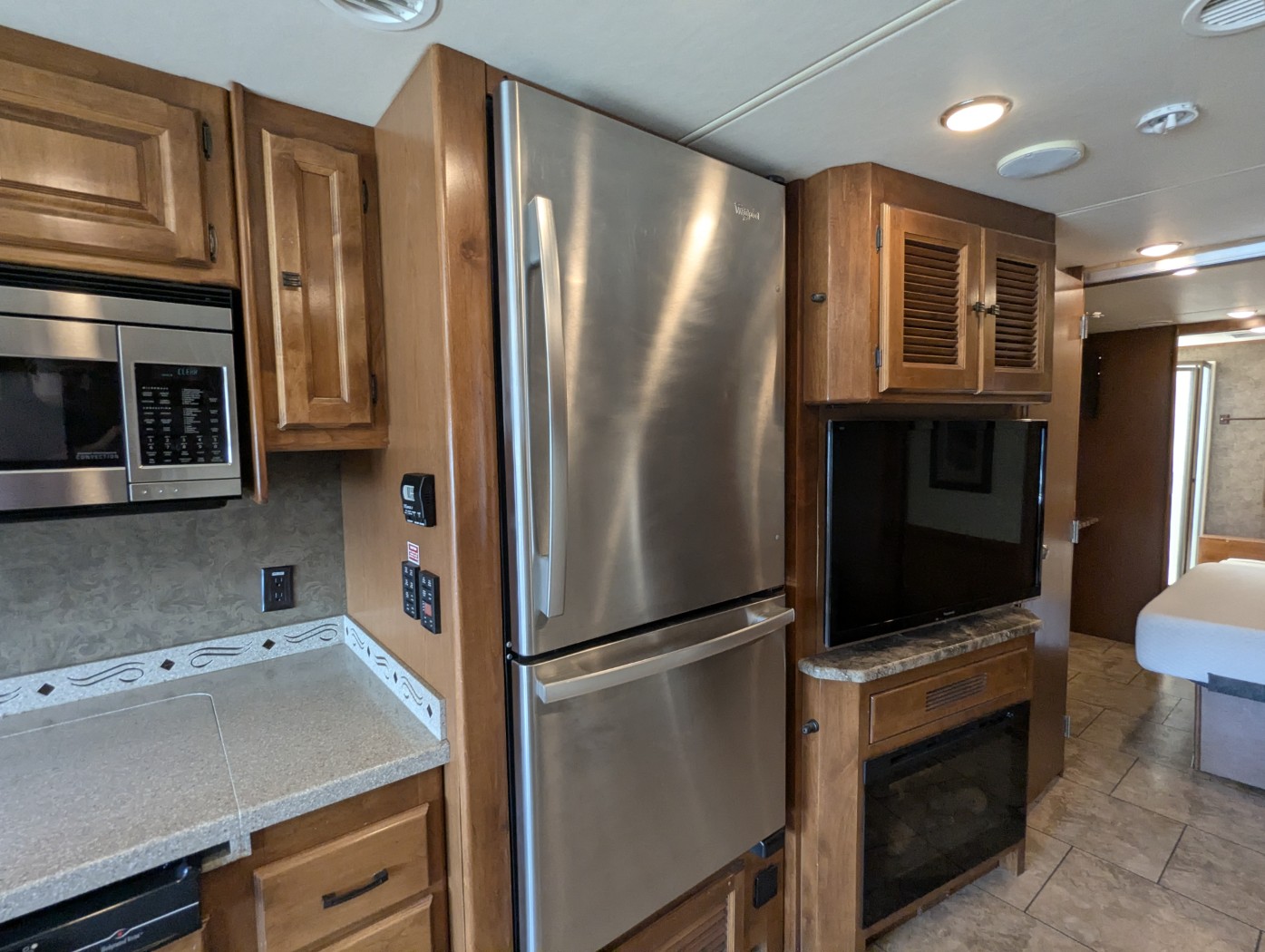 2014 Tiffin Allegro 36 LA - Image 20