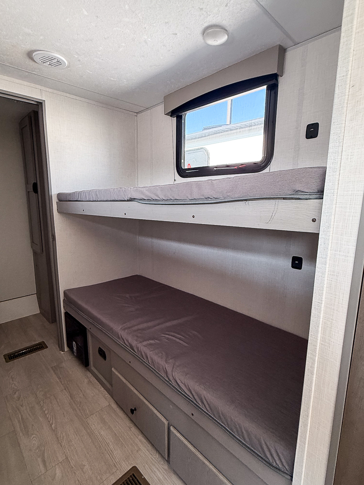 2025 COACHMEN 25QBH - Image 37