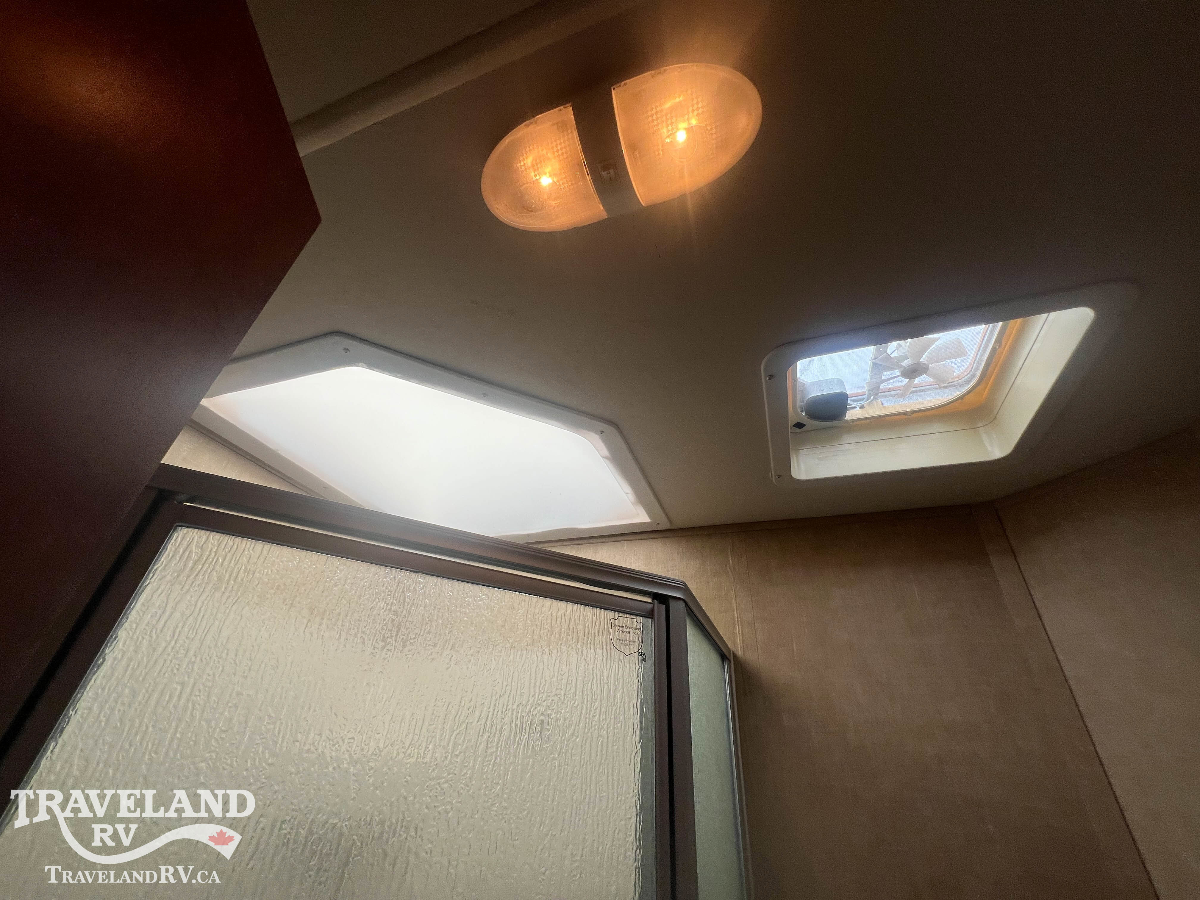 2013 COACHMEN SHASTA REVERE 27RLSS - Image 24