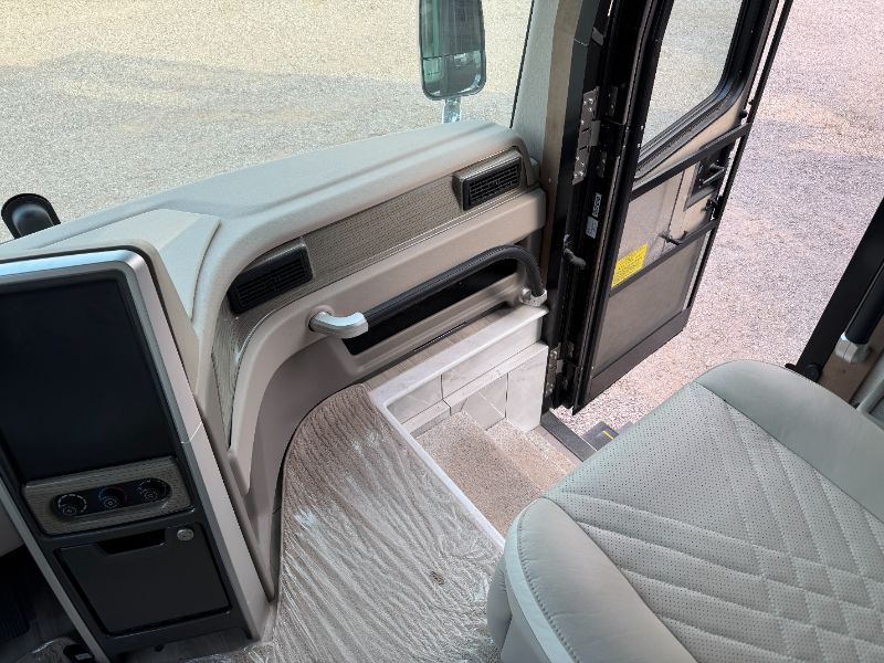 2025 Entegra Coach Anthem 37K - Image 4