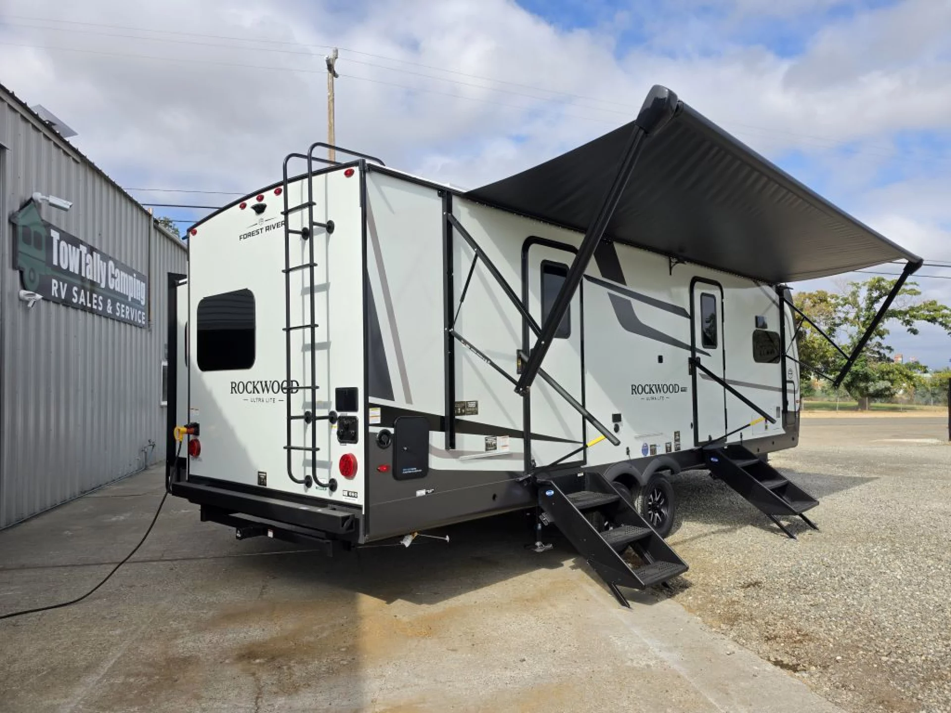2027 FOREST RIVER ROCKWOOD ULTRA LITE 2608BS - Image 5