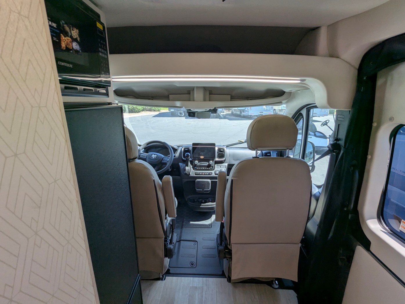 2027 Thor Motor Coach Tellaro 20U - Image 28