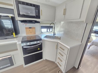 2027 VENTURE RV STRATUS 282VFD - Image 13