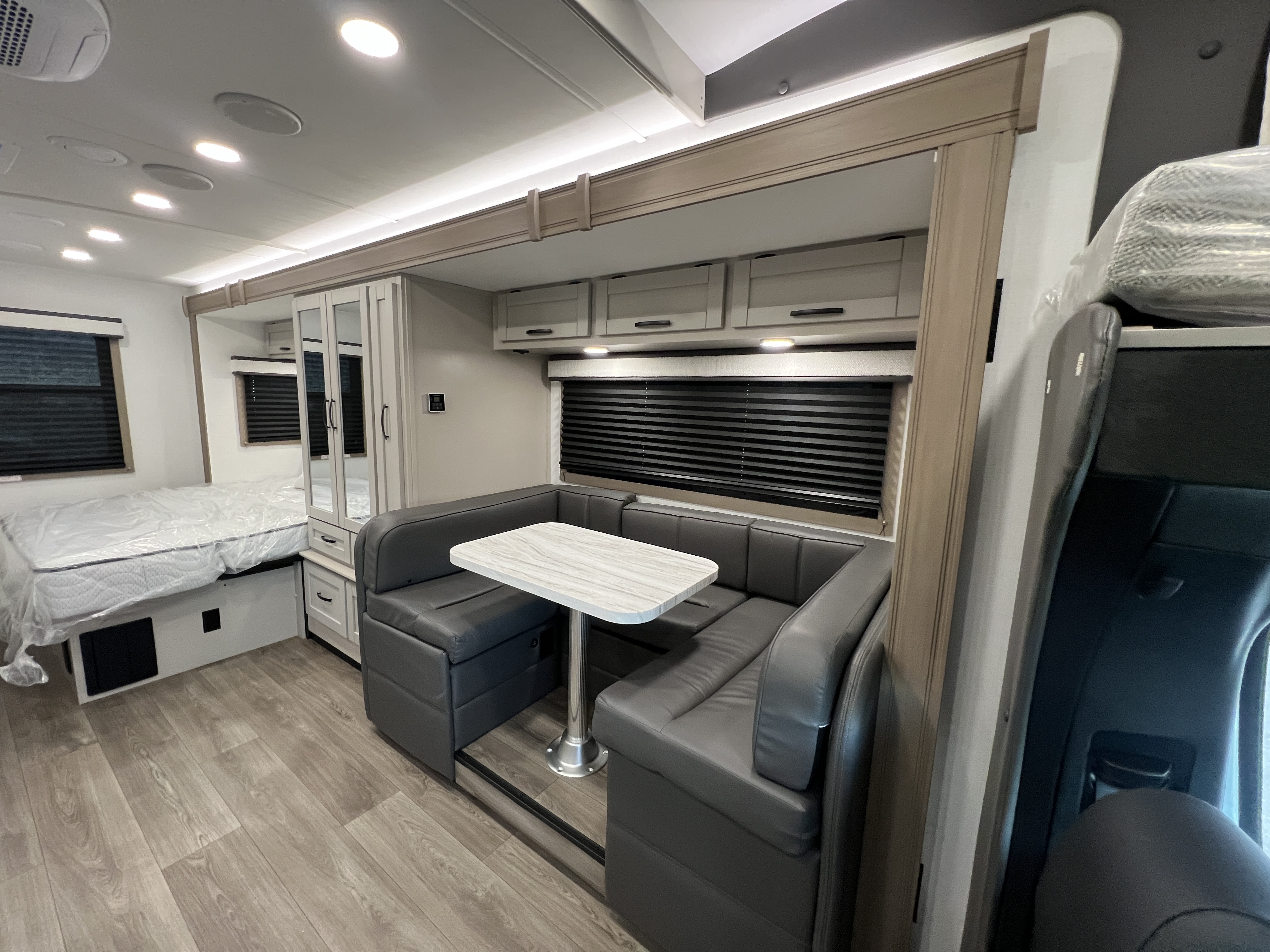 2027 Jayco Melbourne 24L - Image 19