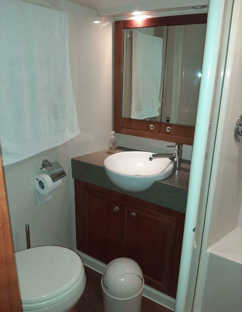 2009 Riviera 47 Enclosed Flybridge Series II - Image 11