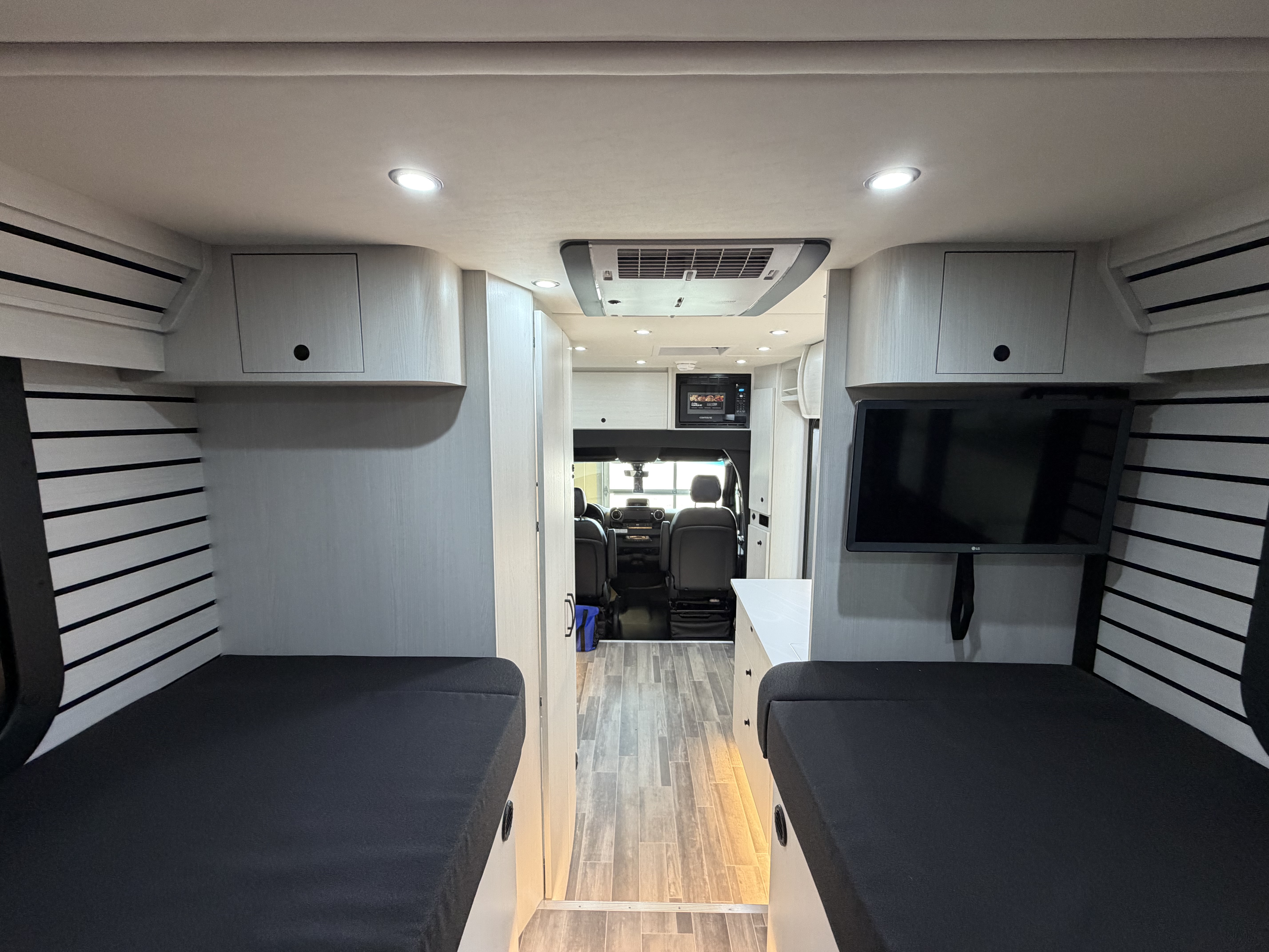 2027 PLEASURE-WAY PLATEAU XL-TW - Image 14