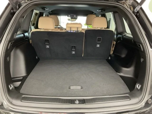 2023 Jeep Grand-Cherokee-L Laredo Altitude 4x4 - Image 21