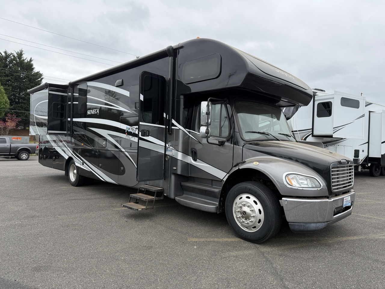 2019 Jayco Seneca 37K - Image 1