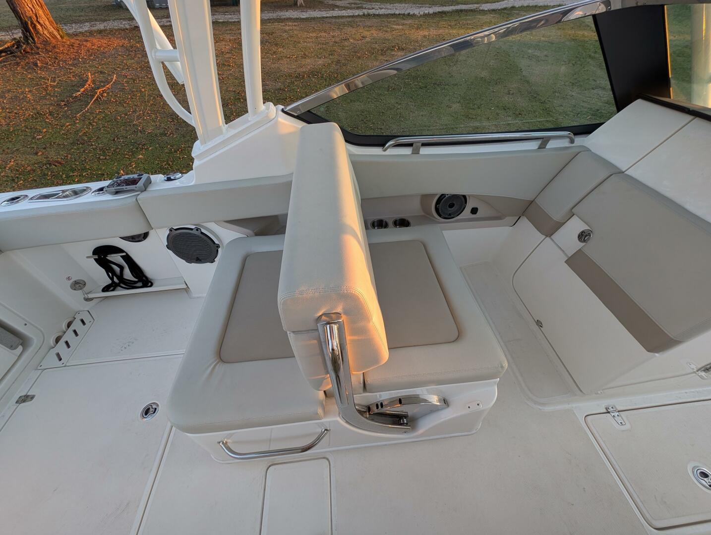 2023 Boston Whaler 240 Vantage - Image 52