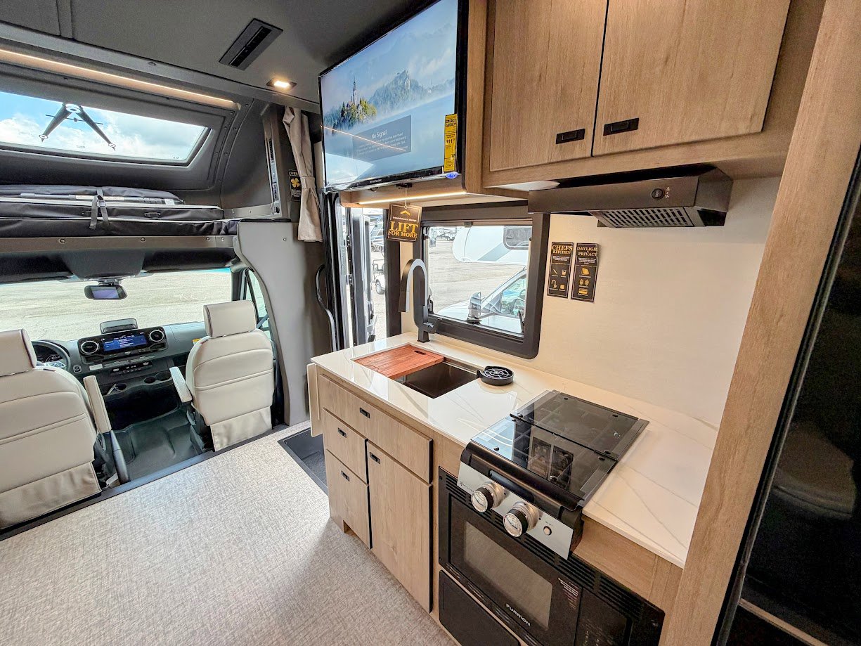 2026 Grand Design Lineage Series M 25TK - Image 12