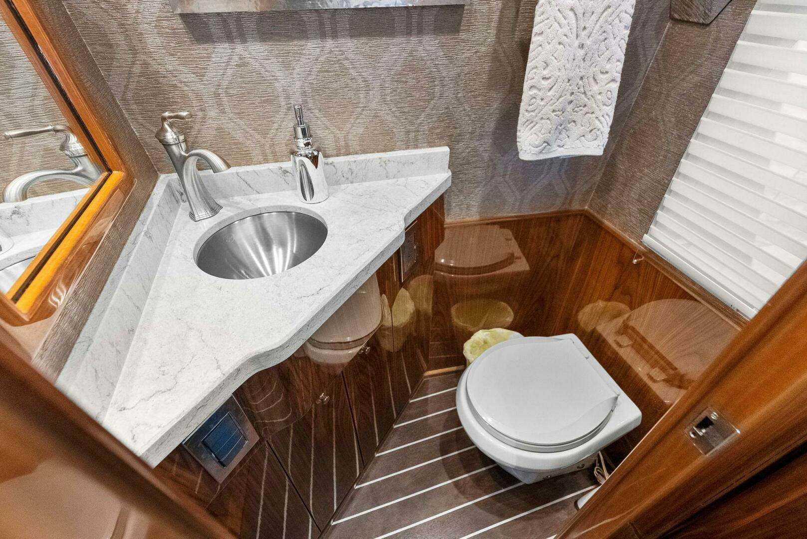 2022 Viking 68 Enclosed Bridge - Image 7