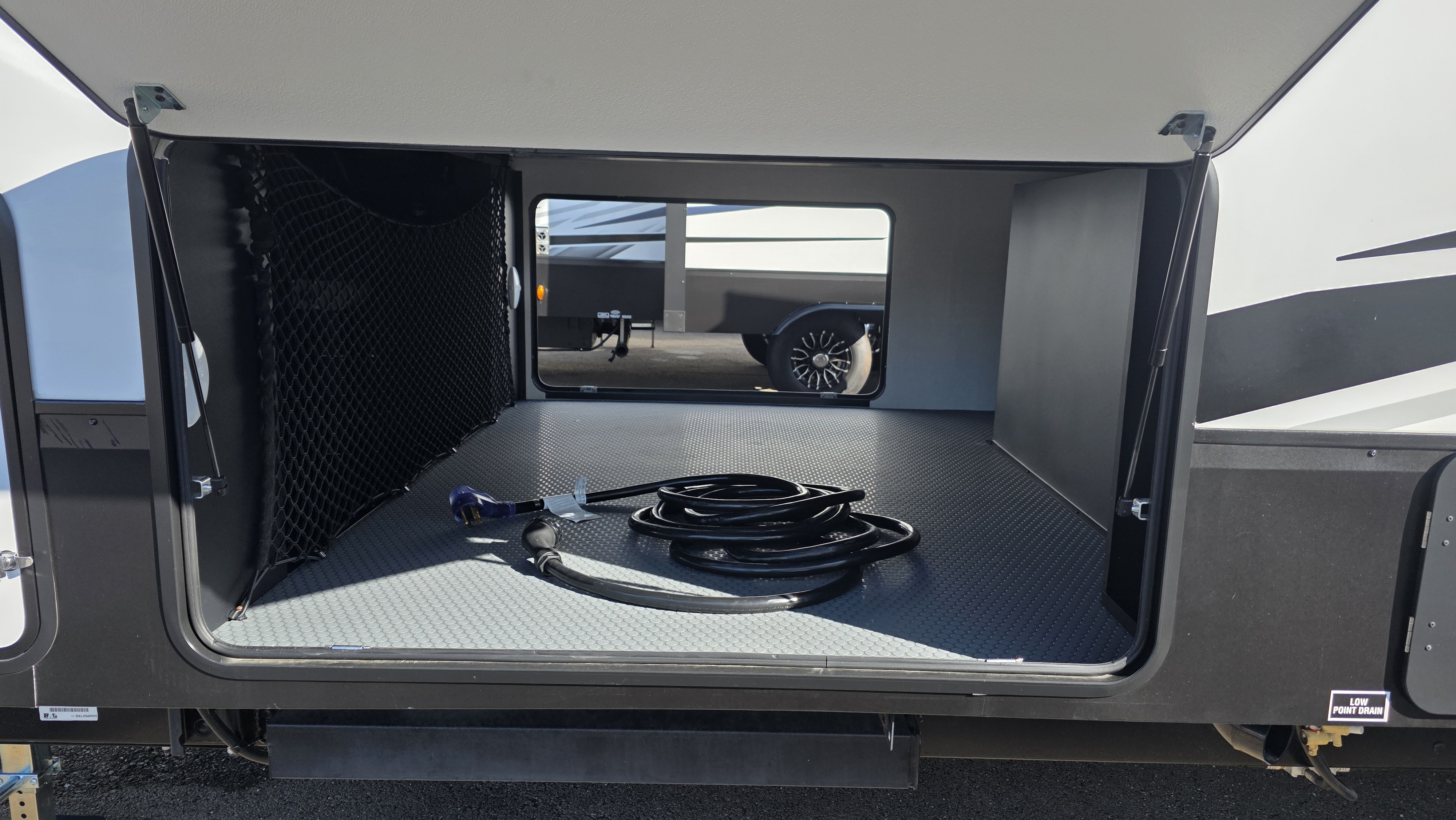 2027 VENTURE RV SPORTTREK 353VIK - Image 8