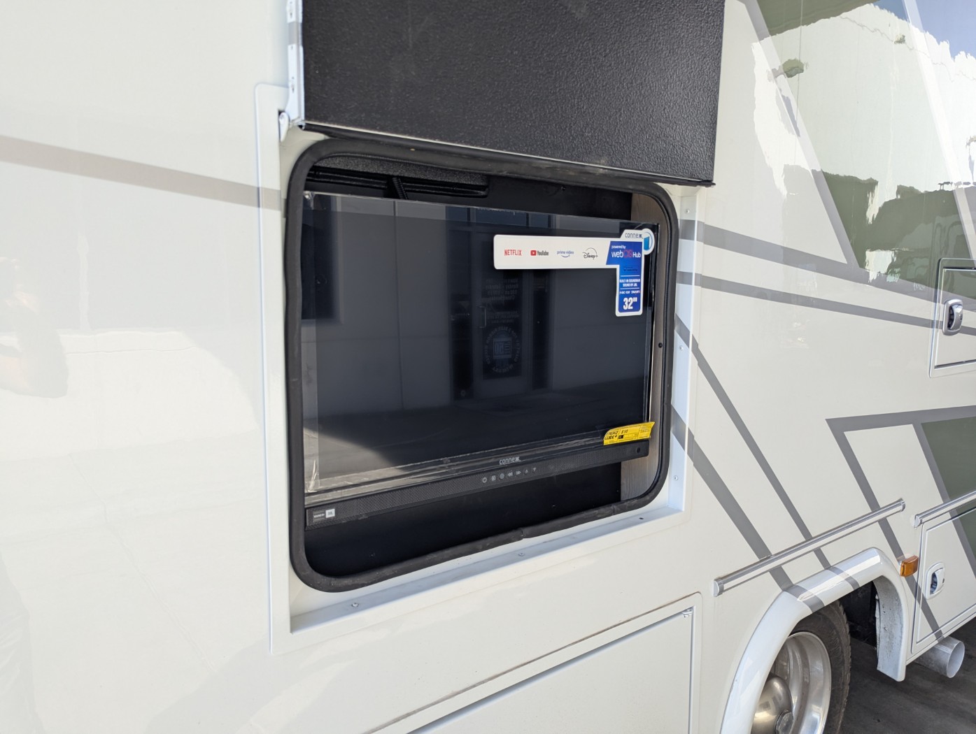 2026 Coachmen Entourage 330DS - Image 5