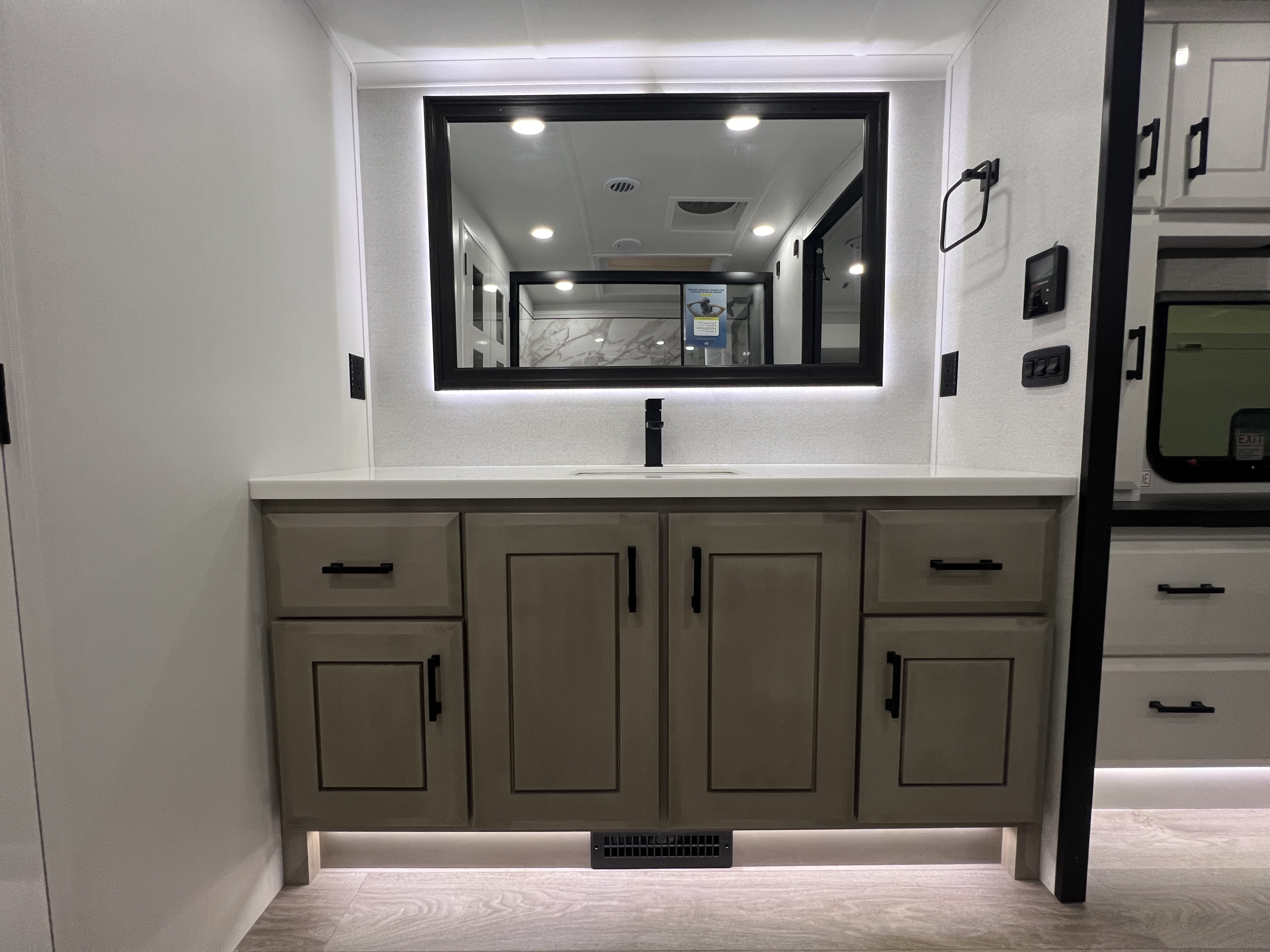 2027 Jayco Pinnacle 38FBRK - Image 24