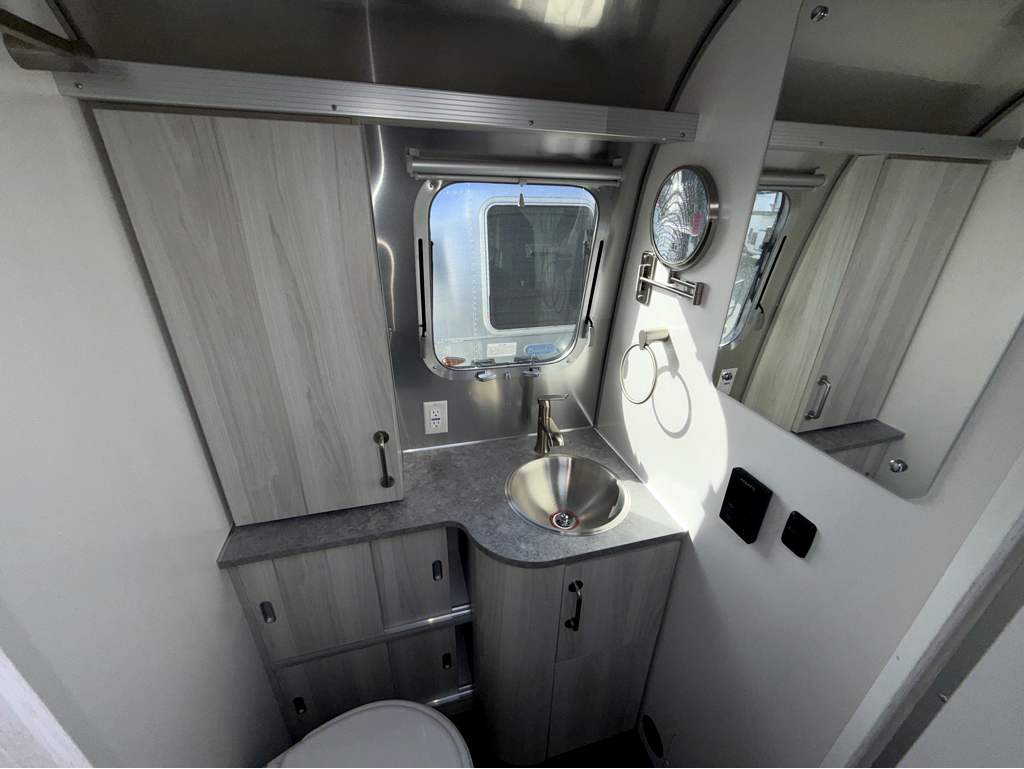 2026 AIRSTREAM INTERNATIONAL 27FBT - Image 26