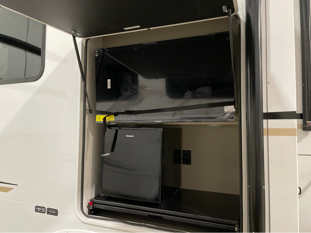 2027 Keystone Cougar Half-Ton 26RKE - Image 2