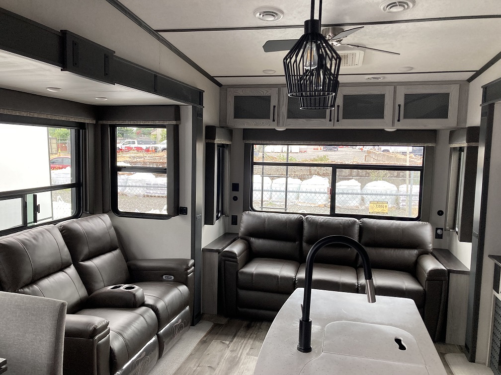 2022 Keystone Montana High Country 295RL - Image 33