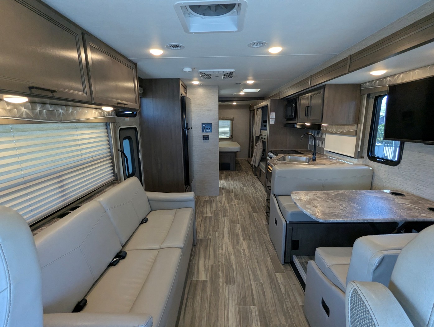 2022 Thor Motor Coach A.C.E. 32.3 - Image 11