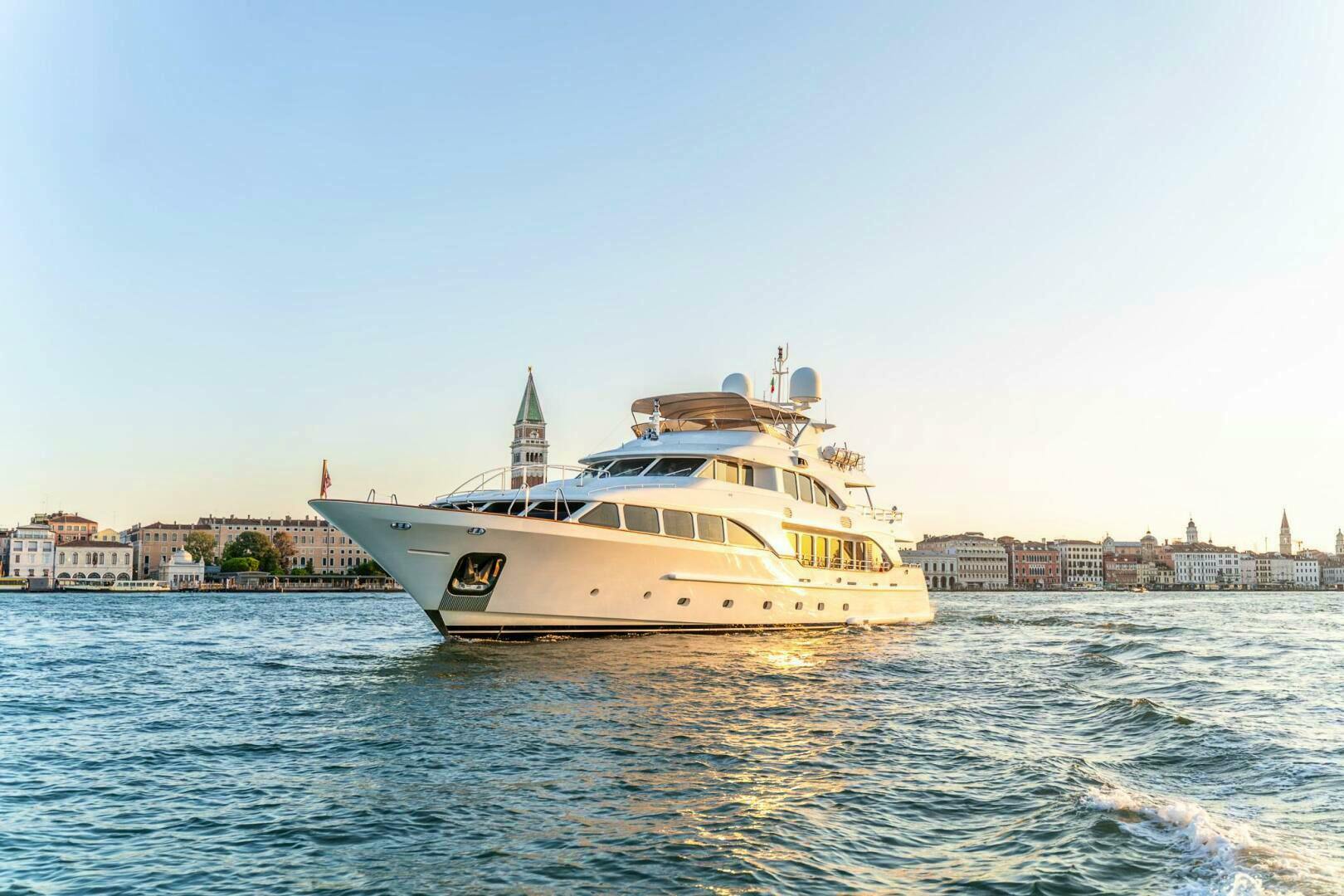 2009 Benetti Benetti Classic 120 - Image 6