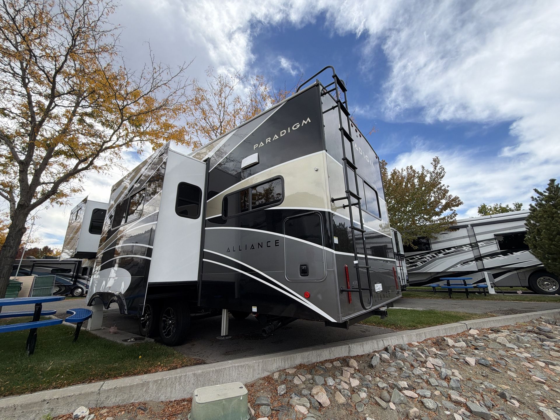 2027 Alliance RV Paradigm 312RK - Image 5