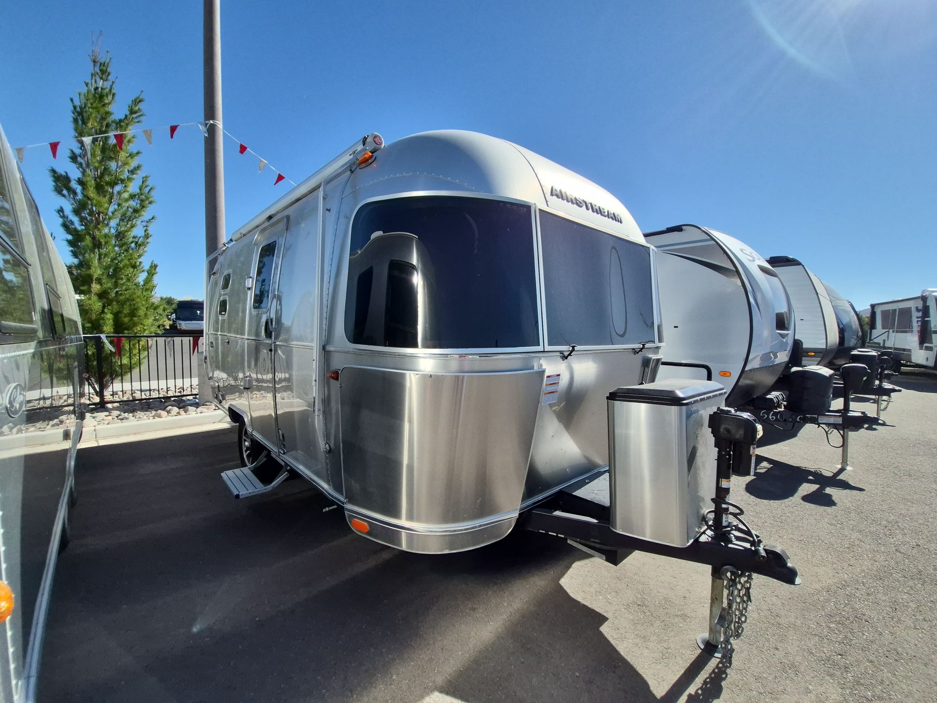 2024 Airstream Caravel 20FB - Image 2