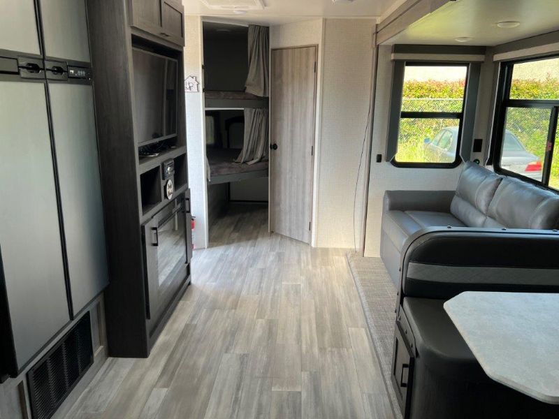 2022 Winnebago Voyage V3033BH - Image 9