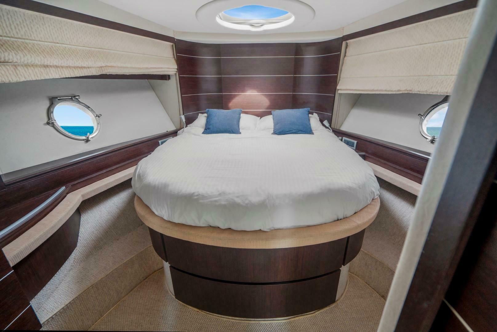 2007 Azimut 68S - Image 44