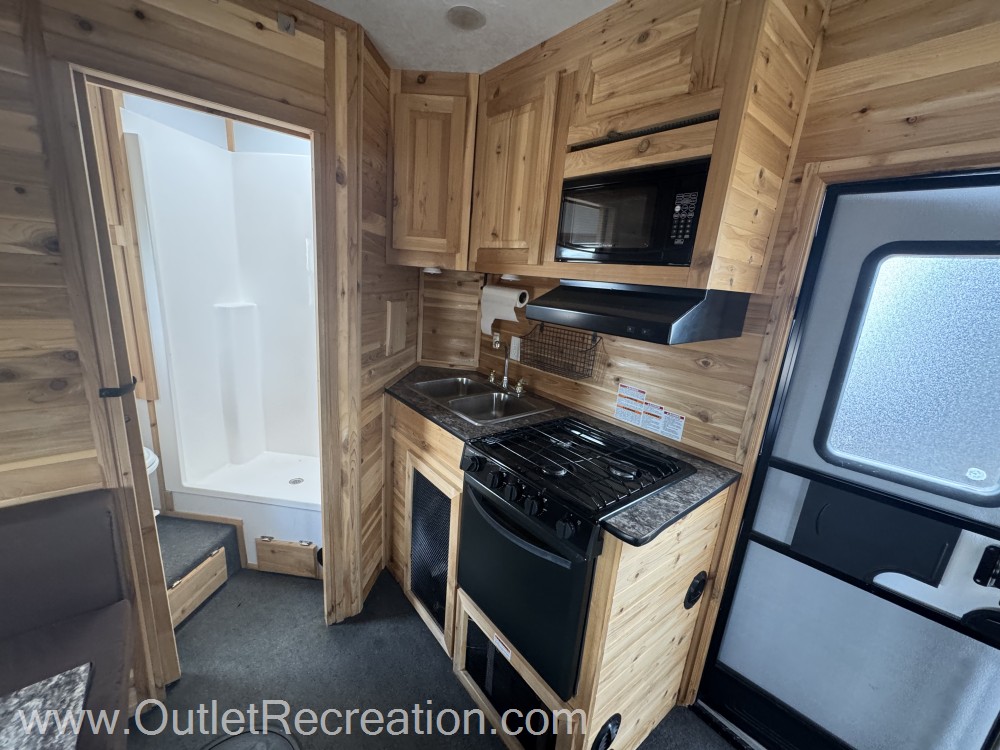 2020 ICE CASTLE RV EDITION 8X17 - Image 11