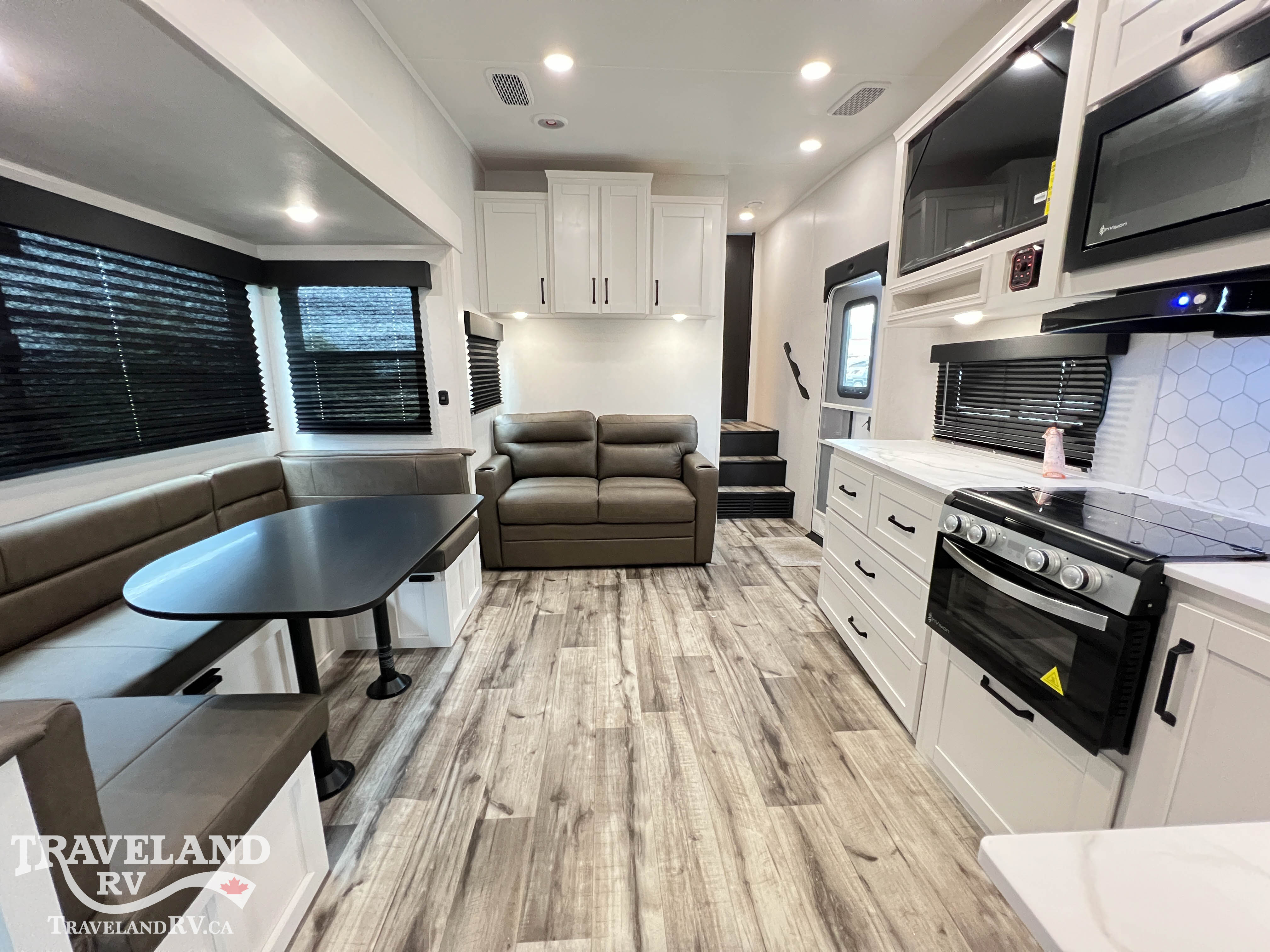 2027 Highland Ridge Roamer Light Duty 28DBSS - Image 4