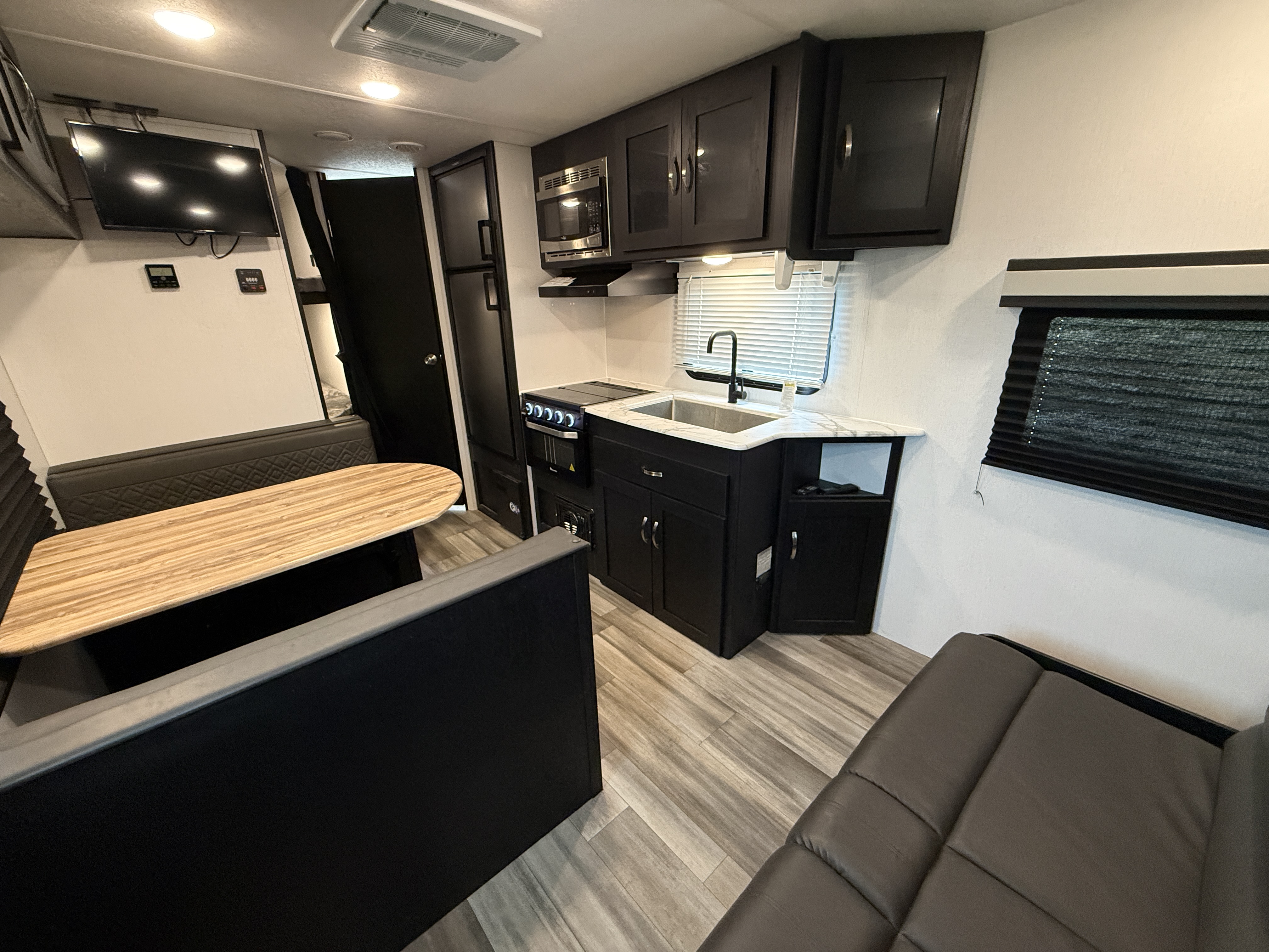 2023 Coachmen Freedom Express Select 22SE - Image 11