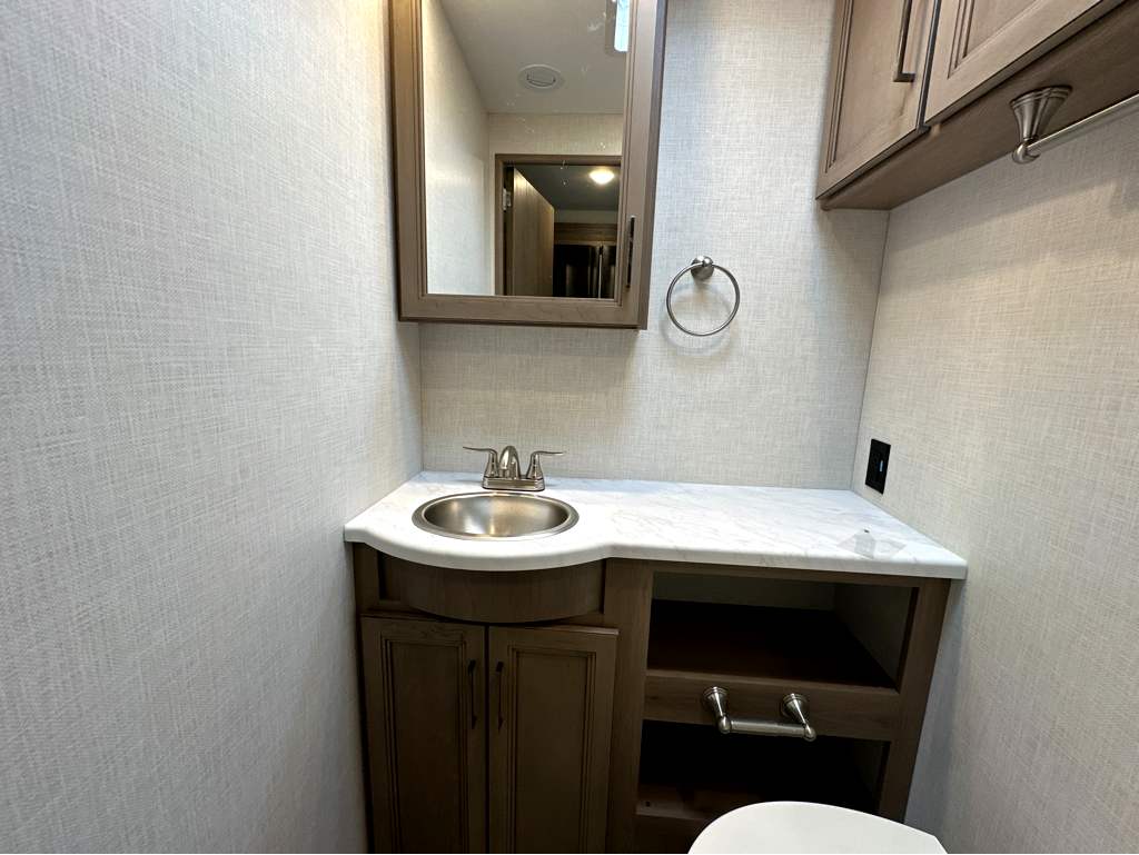 2027 THOR MOTOR COACH HURRICANE 36H - Image 14