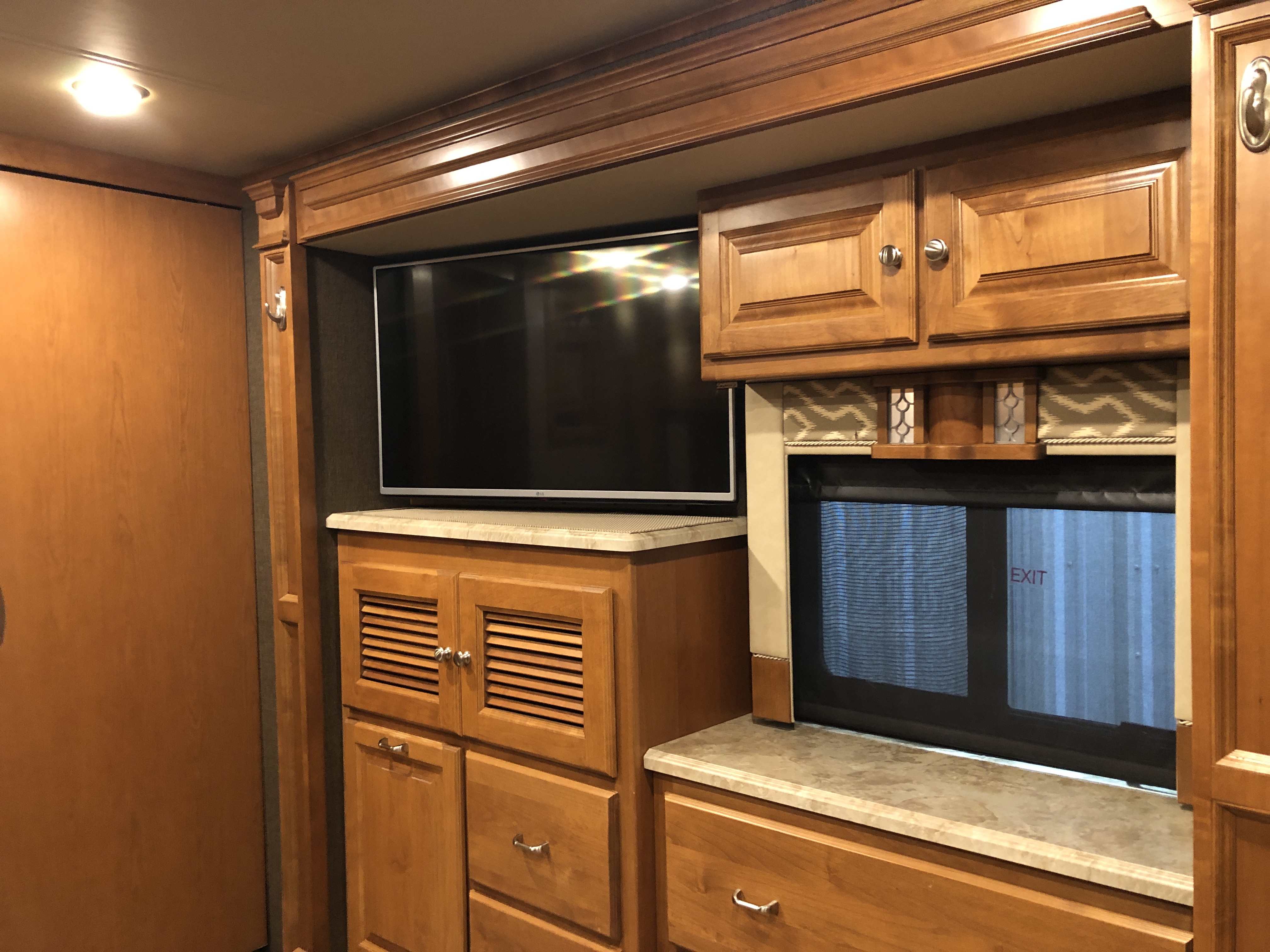 2017 Tiffin Allegro Red 38 QRA - Image 40