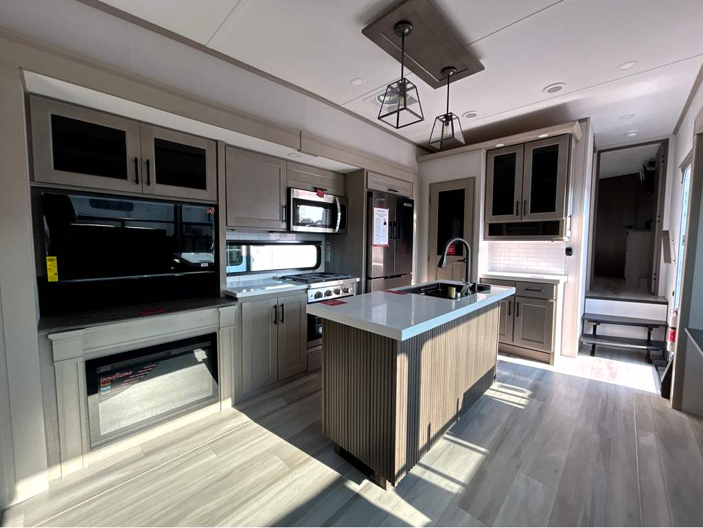 2026 GRAND DESIGN INFLUENCE 3704BH - Image 19