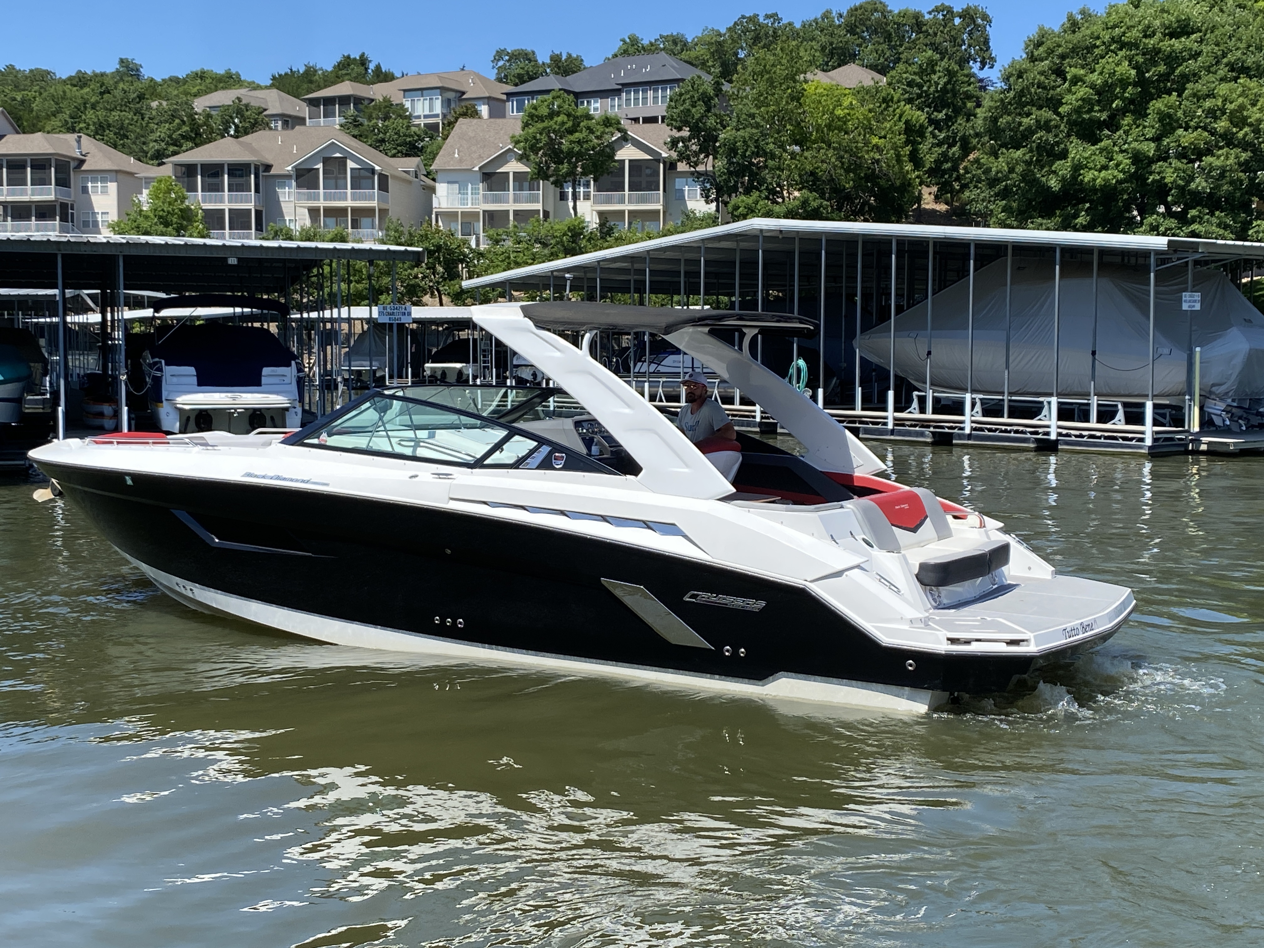 2014 Cruisers Sport Series 328 Black Diamond Edition - Image 7