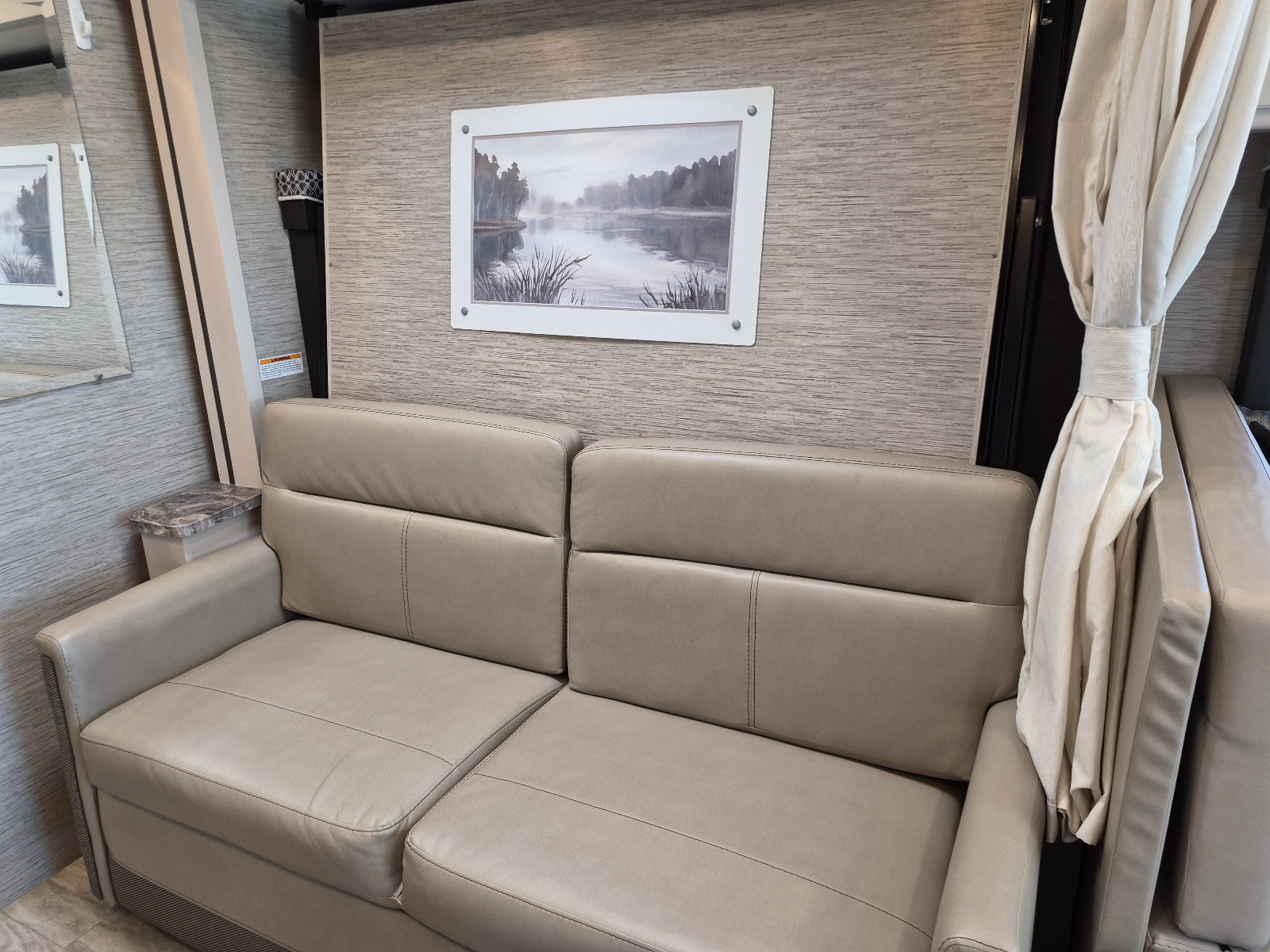 2023 Thor Motor Coach Vegas 24.4 - Image 11