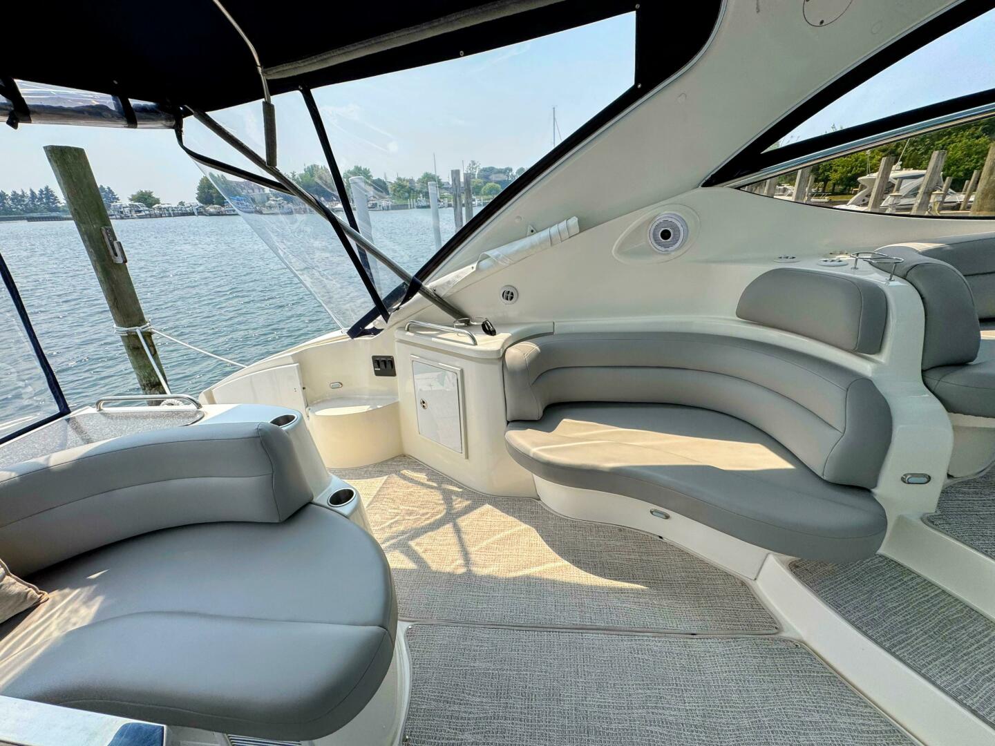 2005 Cruisers Yachts 540 Express - Image 26