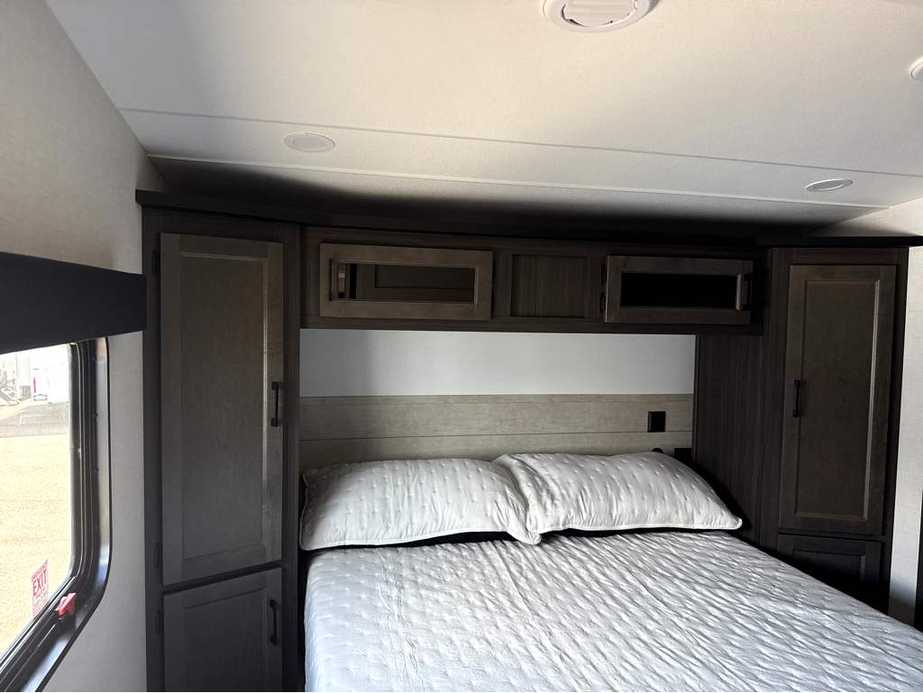2027 VENTURE RV SPORTTREK 312VTB - Image 28