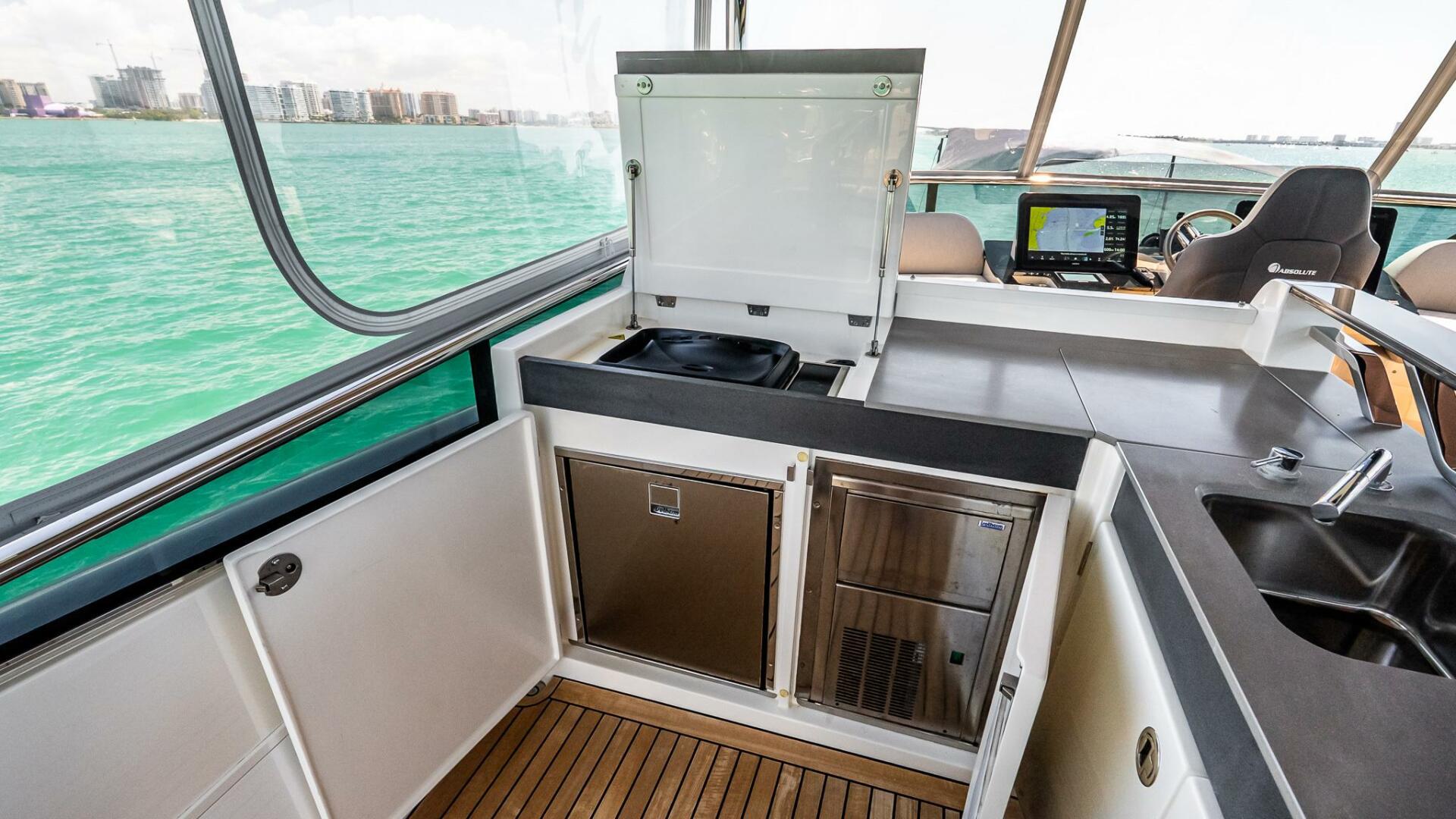 2022 Absolute Navetta 64 - Image 44