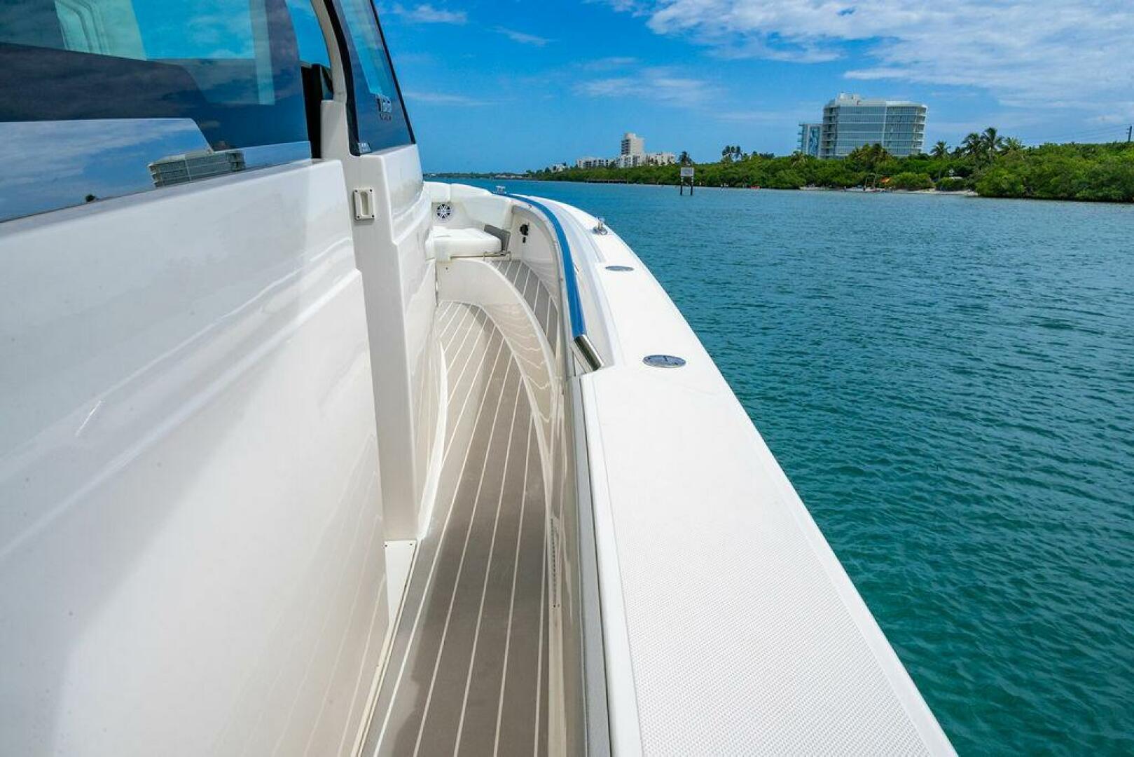 2025 Tiara Yachts 48 LS - Image 37