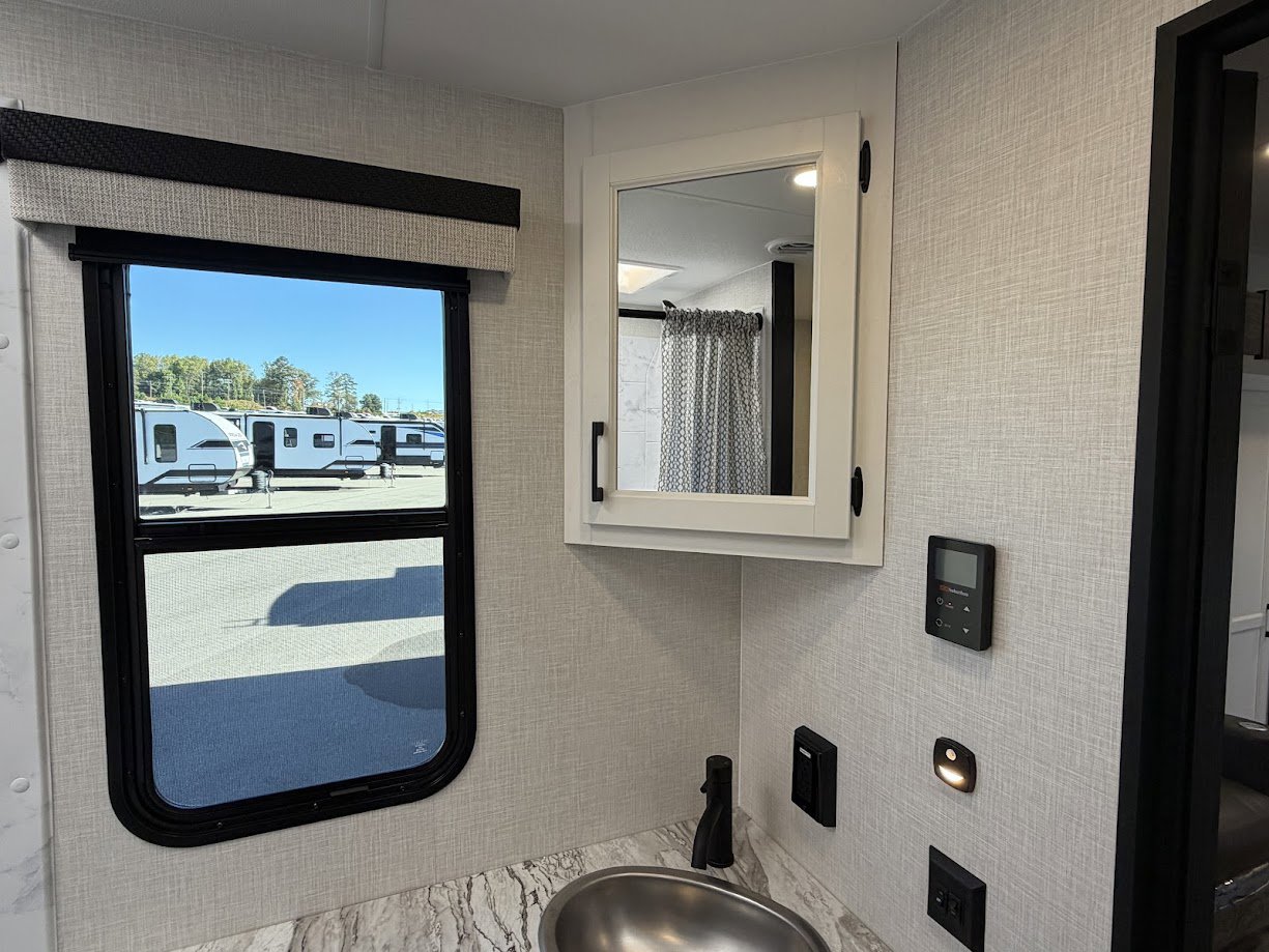 2026 VENTURE RV SPORTTREK 271VRB - Image 43