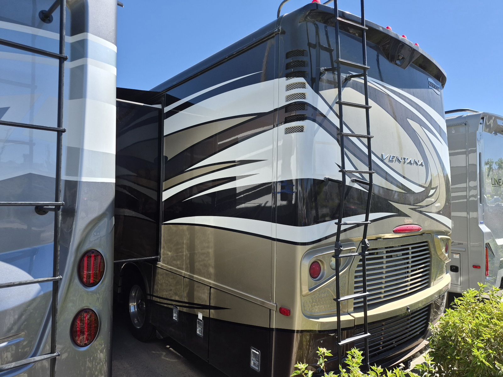 2015 Newmar Ventana 3636 - Image 3