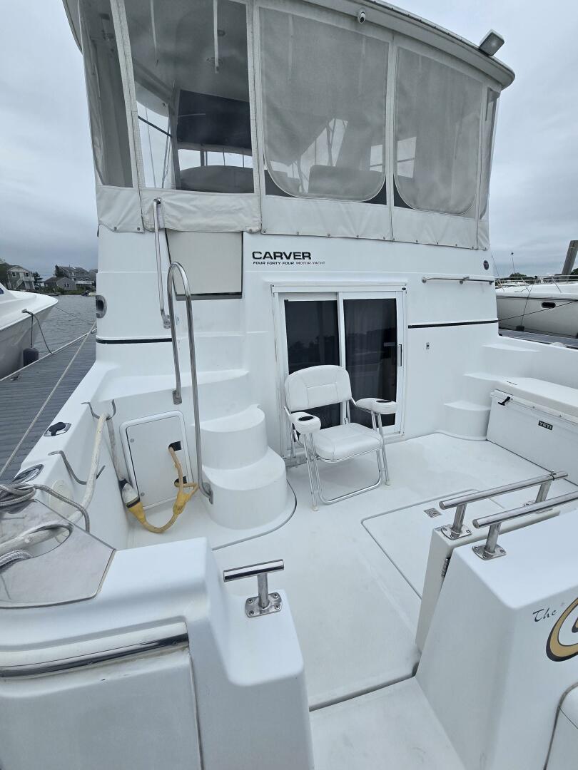 2002 Carver 444 Cockpit Motor Yacht - Image 9