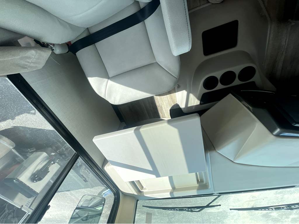 2027 THOR MOTOR COACH HURRICANE 35A - Image 14