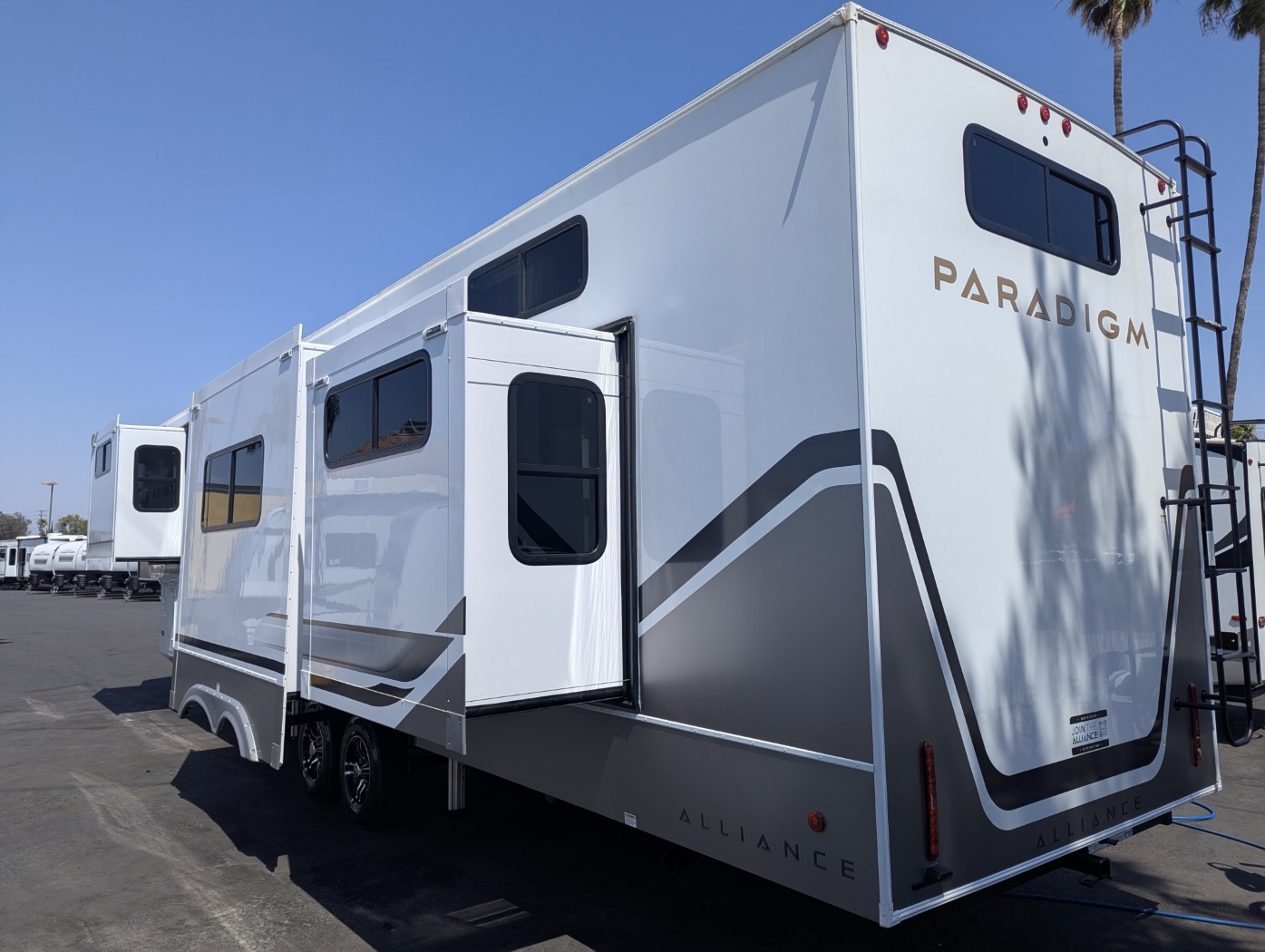 2026 Alliance RV Paradigm 395DS - Image 4